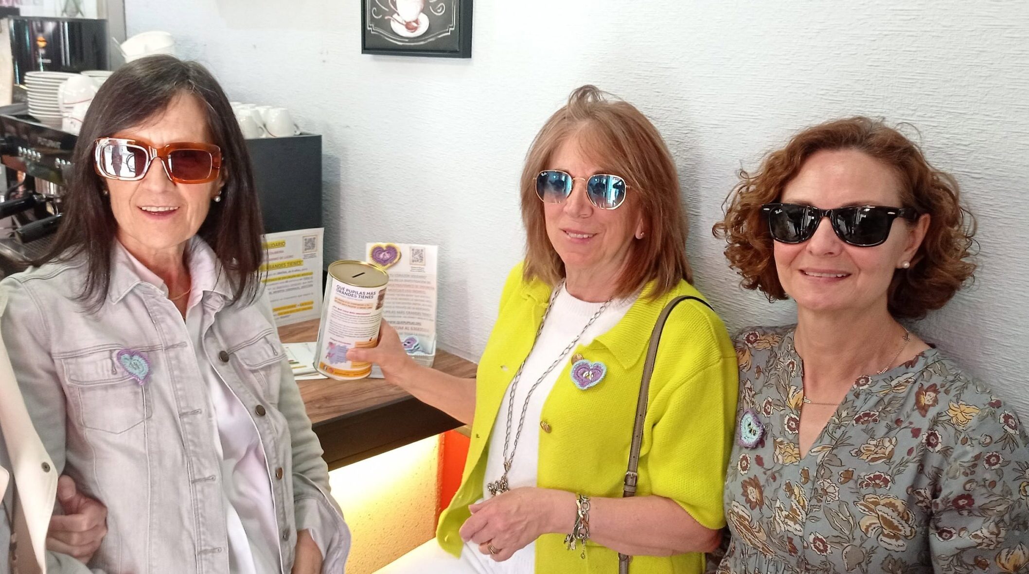 Corazones-pin solidarios para lucir con tu ropa y accesorios.