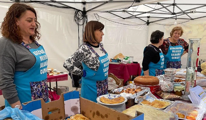 Ls amas de casa de Saldaña, Palencia, durante uno de los eventos solidarios realizados en torno al MSMDS y enfermedades del gen ACTA2.