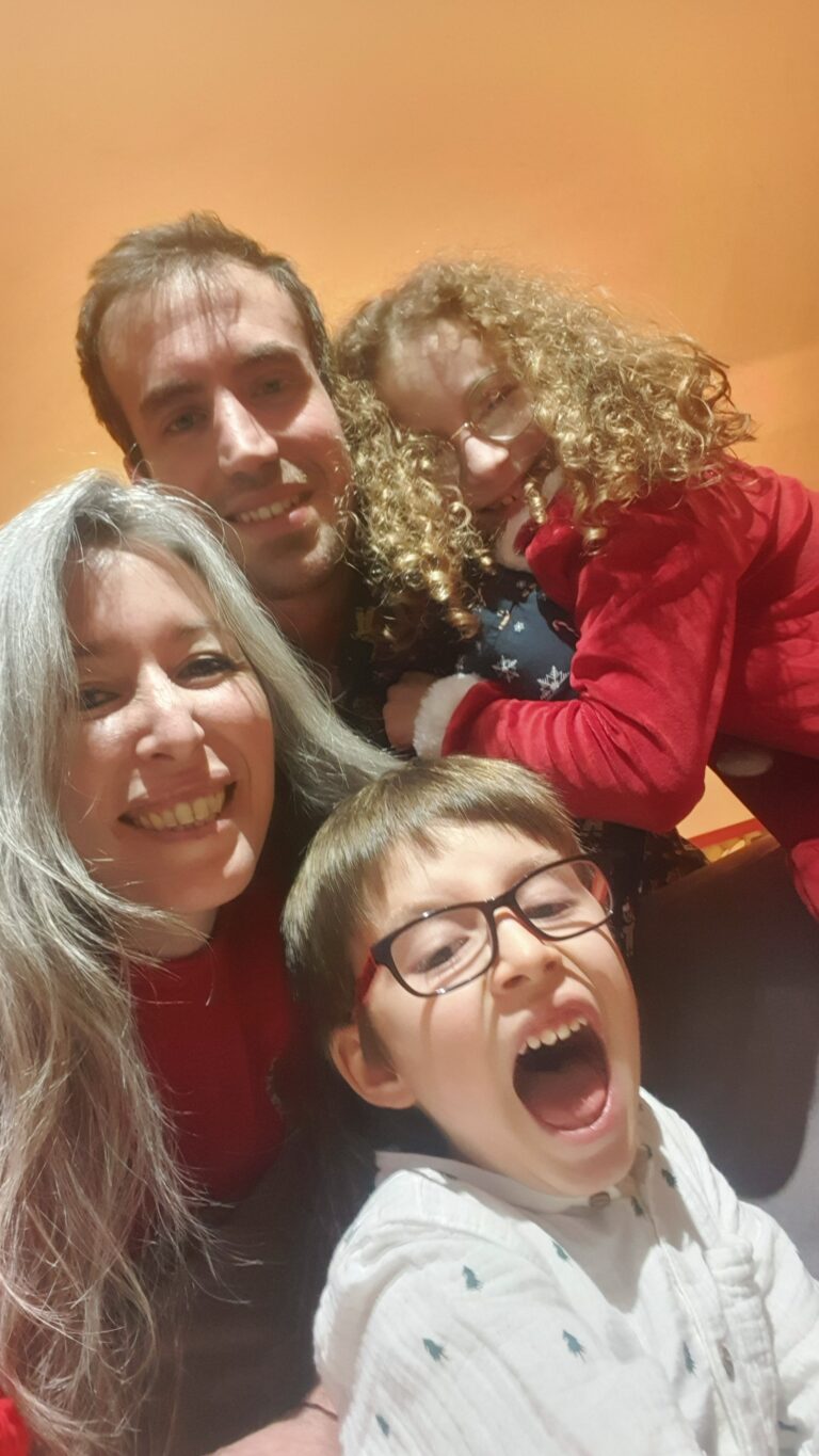 Parte de la familia Giganto Cas, fundadores de Qué Pupilas Más Grandes Tienes.